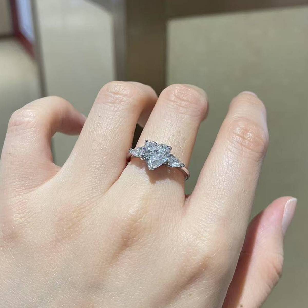 三石心形女戒S925银镀白金定制选款主副石莫桑钻2.0ct